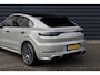 Porsche Cayenne Coupé 3.0 E-Hybrid 462pk SportDesign | Pano | 22'' Wielen | ACC | Softclose | Bose | Stoelventilatie | Head-Up | 360 Camera |