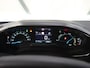 Peugeot e-2008 EV Active 54 kWh 156PK | 1ste eigenaar | AppleCarPlay/AndroidAuto | Armsteun | Climate Control | Cruise Control | Camera | FULL LED | Navigatie | Parkeersensoren | Isofix |