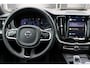 Volvo XC60 T6 350PK Plug-in hybrid AWD Plus Dark | Adaptieve Cruise Control met Pilot Assist | Elektrisch bedienbaar panoramisch schuif-/kanteldak | Premium audio by Harman Kardon | Elektrische voorstoelen met geheugen | Verwarmbare voorstoelen + stuurwiel