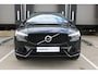 Volvo XC60 T6 350PK Plug-in hybrid AWD Plus Dark | Adaptieve Cruise Control met Pilot Assist | Elektrisch bedienbaar panoramisch schuif-/kanteldak | Premium audio by Harman Kardon | Elektrische voorstoelen met geheugen | Verwarmbare voorstoelen + stuurwiel