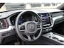 Volvo XC60 T6 350PK Plug-in hybrid AWD Plus Dark | Adaptieve Cruise Control met Pilot Assist | Elektrisch bedienbaar panoramisch schuif-/kanteldak | Premium audio by Harman Kardon | Elektrische voorstoelen met geheugen | Verwarmbare voorstoelen + stuurwiel