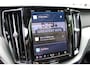 Volvo XC60 T6 350PK Plug-in hybrid AWD Plus Dark | Adaptieve Cruise Control met Pilot Assist | Elektrisch bedienbaar panoramisch schuif-/kanteldak | Premium audio by Harman Kardon | Elektrische voorstoelen met geheugen | Verwarmbare voorstoelen + stuurwiel