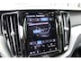 Volvo XC60 T6 350PK Plug-in hybrid AWD Plus Dark | Adaptieve Cruise Control met Pilot Assist | Elektrisch bedienbaar panoramisch schuif-/kanteldak | Premium audio by Harman Kardon | Elektrische voorstoelen met geheugen | Verwarmbare voorstoelen + stuurwiel