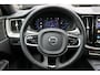 Volvo XC60 T6 350PK Plug-in hybrid AWD Plus Dark | Adaptieve Cruise Control met Pilot Assist | Elektrisch bedienbaar panoramisch schuif-/kanteldak | Premium audio by Harman Kardon | Elektrische voorstoelen met geheugen | Verwarmbare voorstoelen + stuurwiel