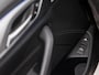 BMW 5-Serie Touring 530e Sportline 293Pk Automaat (APPLE CARPLAY, GROOT NAVI, DEALER ONDERHOUDEN, CAMERA, SFEERVERLICHTING, LEDER, SPORTSTOELEN, ADAPTIVE CRUISE, TREKHAAK ELEKTRISCH, NIEUWSTAAT)
