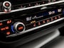 BMW 5-Serie Touring 530e Sportline 293Pk Automaat (APPLE CARPLAY, GROOT NAVI, DEALER ONDERHOUDEN, CAMERA, SFEERVERLICHTING, LEDER, SPORTSTOELEN, ADAPTIVE CRUISE, TREKHAAK ELEKTRISCH, NIEUWSTAAT)
