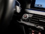 BMW 5-Serie Touring 530e Sportline 293Pk Automaat (APPLE CARPLAY, GROOT NAVI, DEALER ONDERHOUDEN, CAMERA, SFEERVERLICHTING, LEDER, SPORTSTOELEN, ADAPTIVE CRUISE, TREKHAAK ELEKTRISCH, NIEUWSTAAT)