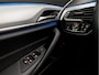 BMW 5-Serie Touring 530e Sportline 293Pk Automaat (APPLE CARPLAY, GROOT NAVI, DEALER ONDERHOUDEN, CAMERA, SFEERVERLICHTING, LEDER, SPORTSTOELEN, ADAPTIVE CRUISE, TREKHAAK ELEKTRISCH, NIEUWSTAAT)