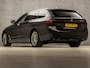 BMW 5-Serie Touring 530e Sportline 293Pk Automaat (APPLE CARPLAY, GROOT NAVI, DEALER ONDERHOUDEN, CAMERA, SFEERVERLICHTING, LEDER, SPORTSTOELEN, ADAPTIVE CRUISE, TREKHAAK ELEKTRISCH, NIEUWSTAAT)
