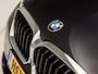 BMW 5-Serie Touring 530e Sportline 293Pk Automaat (APPLE CARPLAY, GROOT NAVI, DEALER ONDERHOUDEN, CAMERA, SFEERVERLICHTING, LEDER, SPORTSTOELEN, ADAPTIVE CRUISE, TREKHAAK ELEKTRISCH, NIEUWSTAAT)