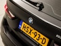 BMW 5-Serie Touring 530e Sportline 293Pk Automaat (APPLE CARPLAY, GROOT NAVI, DEALER ONDERHOUDEN, CAMERA, SFEERVERLICHTING, LEDER, SPORTSTOELEN, ADAPTIVE CRUISE, TREKHAAK ELEKTRISCH, NIEUWSTAAT)