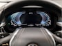 BMW 5-Serie Touring 530e Sportline 293Pk Automaat (APPLE CARPLAY, GROOT NAVI, DEALER ONDERHOUDEN, CAMERA, SFEERVERLICHTING, LEDER, SPORTSTOELEN, ADAPTIVE CRUISE, TREKHAAK ELEKTRISCH, NIEUWSTAAT)