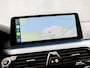 BMW 5-Serie Touring 530e Sportline 293Pk Automaat (APPLE CARPLAY, GROOT NAVI, DEALER ONDERHOUDEN, CAMERA, SFEERVERLICHTING, LEDER, SPORTSTOELEN, ADAPTIVE CRUISE, TREKHAAK ELEKTRISCH, NIEUWSTAAT)