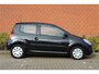 Renault Twingo 1.2 Authentique | NL-auto | Airco | Radio | Elek. ramen | Centr. deurvergr. | Bumpers in kleur | Metallic lak |