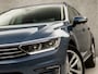 Volkswagen Passat Variant 1.4 TSI GTE 218Pk Automaat (VIRTUAL COCKPIT, APPLE CARPLAY, GROOT NAVI, LEDER/ALCANTARA, MEMORY SEATS, STOELVERWARMING, GETINT GLAS, LED KOPLAMPEN, ADAPTIVE CRUISE, PARKEERSENSOREN, NIEUWE APK, NIEUWSTAA