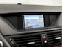 BMW X1 xDrive28i Executive Sport 259Pk Automaat (YOUNGTIMER, 6 CILINDER, NAVIGATIE, CLIMATE, LEDEREN SPORTSTOELEN, ZWART HEMEL, BLUETOOTH, GETINT GLAS, PARKEERSENSOREN, CRUISE, NIEUWSTAAT)
