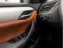 BMW X1 xDrive28i Executive Sport 259Pk Automaat (YOUNGTIMER, 6 CILINDER, NAVIGATIE, CLIMATE, LEDEREN SPORTSTOELEN, ZWART HEMEL, BLUETOOTH, GETINT GLAS, PARKEERSENSOREN, CRUISE, NIEUWSTAAT)
