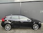 Volvo V40 2.0 D2 R-Design Business Climate control - Cruise control - Park.sensoren achter - Navigatie - Lederen bekleding - Verwarmde voorstoelen - R-design exterieur - Multimedia voorbereiding