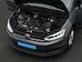 Volkswagen Touran 7 pers. 1.5 TSI 150 pk DSG Highline | 7-persoons | Panoramadak | Trekhaak | Stoelverwarming | Sportonderstel | Side Assist | Black Style