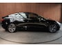 Tesla Model 3 RWD Autopilot ACC Stuurverwarm. PDC Leer Navi Panoramadak 360° Elektr. achterklep Stoelverwarming voor & achter Climate voor & achter LM velgen BTW auto! Nieuw!