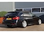 BMW 3-Serie Touring 325d High Executive M-Sport | HUD | Keyless Go | Sportstoelen | Stoelverw | Xenon | Leder | Navi | ECC | PDC | Cruise | Bluetooth | LMV18" | Dealer onderhouden