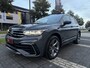 Volkswagen Tiguan 1.4 TSI eHybrid R-Line DELFINGRAU/PANO/TREKHAAK/ACC/SFEER/IQ-LIGHT/CAMERA/19"/CARPLAY/STOEL+STUURVERWARMING/PRIVACY/VOLLEDIG VW DEALER HISTORIE