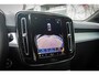 Volvo XC40 B4 Aut. Plus Dark | Adaptieve Cruise control | BLIS Dodehoek detectie | Stoel + Stuurverwarming | Keyless | Elektr. Stoelen | Memory | Trekhaak | Parkeercamera | Harman Kardon Audio