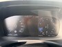 Volvo V60 2.0 B3 Momentum Business | Adaptieve Cruise Control | Trekhaak | Parkeersensoren voor + achter | Parkeercamera | Stoel-/Stuurverwarming | Apple CarPlay & Android Auto | Navigatie |