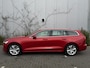 Volvo V60 2.0 B3 Momentum Business | Adaptieve Cruise Control | Trekhaak | Parkeersensoren voor + achter | Parkeercamera | Stoel-/Stuurverwarming | Apple CarPlay & Android Auto | Navigatie |