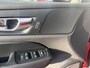 Volvo V60 2.0 B3 Momentum Business | Adaptieve Cruise Control | Trekhaak | Parkeersensoren voor + achter | Parkeercamera | Stoel-/Stuurverwarming | Apple CarPlay & Android Auto | Navigatie |