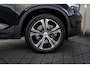 Volvo XC40 1.5 T4 Recharge Inscription Adaptieve Cruise Control | Apple Carplay | Semi Elek Trekhaak | Verwarmbare Voorstoelen + Stuurwiel | BLIS