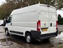 Peugeot Boxer 335 2.0 BlueHDI L2H2 Pro EURO6, Airco, Navi, Cruise, 2500 KG trekgewicht, camera