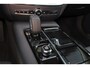 Volvo V60 T6 Recharge AWD Plus Dark - IntelliSafe Assist & Surround - 360º Camera - Harman/Kardon audio - Adaptieve LED koplampen - Verwarmde voorstoelen, stuur & achterbank - Parkeersensoren voor & achter - Elektr. bedienb. voorstoelen met geheugen - Extra getint glas - Elektr. inklapbare trekhaak - 18' LMV
