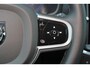 Volvo V60 T6 Recharge AWD Plus Dark - IntelliSafe Assist & Surround - 360º Camera - Harman/Kardon audio - Adaptieve LED koplampen - Verwarmde voorstoelen, stuur & achterbank - Parkeersensoren voor & achter - Elektr. bedienb. voorstoelen met geheugen - Extra getint glas - Elektr. inklapbare trekhaak - 18' LMV