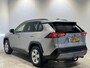 Toyota RAV4 2.5 Hybrid AWD Style | Navigatie/Android/Apple Carplay | LM Velgen 18" | Voorstoelen Verwarmd | Achteruitrijcamera | Kunstlederen bekleding | Cruise Control Adaptief |