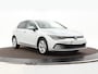 Volkswagen Golf 1.0 eTsi 110pk DSG Life · Apple/Android Car Play · Navi · P-Sensoren · DAB · Getint Glas · 16'' Inch · Garantie t/m 28-03-2027 of 100.000km