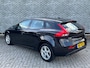 Volvo V40 1.6 T2 Momentum | Navigatie | Bi-xenon koplampen | Stoelverwarming | Cruise control | Regensensor | Parkeersensoren achter | Voorruitverwarming | Airconditioning | Lichtmetalen velgen |