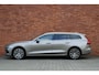 Volvo V60 T8 Twin Engine AWD Inscription | Trekhaak | Bowers & Wilkins | Geventileerd Leder | Panoramadak | Elektrisch Verstelbare Stoelen incl. Geheugen | Apple Carplay/ Android Auto | Parkeercamera | DAB+