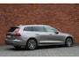 Volvo V60 T8 Twin Engine AWD Inscription | Trekhaak | Bowers & Wilkins | Geventileerd Leder | Panoramadak | Elektrisch Verstelbare Stoelen incl. Geheugen | Apple Carplay/ Android Auto | Parkeercamera | DAB+