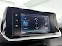 Peugeot e-2008 SUV EV Active Pack 50 kWh 136pk | Navigatie | Achteruitrijcamera | Climate Control | Cruise Control | Parkeersensoren | Led koplampen | Elektrisch inklapbare spiegels | Bluetooth | Apple CarPlay / Android Auto | DAB+ radio | Keyless start | Automatisch dimlicht | Regensensor | Multifunctioneel stuurwiel | RMC Trekhaak | 16” lichtmetalen velgen |