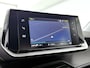 Peugeot e-2008 SUV EV Active Pack 50 kWh 136pk | Navigatie | Achteruitrijcamera | Climate Control | Cruise Control | Parkeersensoren | Led koplampen | Elektrisch inklapbare spiegels | Bluetooth | Apple CarPlay / Android Auto | DAB+ radio | Keyless start | Automatisch dimlicht | Regensensor | Multifunctioneel stuurwiel | RMC Trekhaak | 16” lichtmetalen velgen |