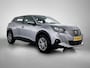 Peugeot e-2008 SUV EV Active Pack 50 kWh 136pk | Navigatie | Achteruitrijcamera | Climate Control | Cruise Control | Parkeersensoren | Led koplampen | Elektrisch inklapbare spiegels | Bluetooth | Apple CarPlay / Android Auto | DAB+ radio | Keyless start | Automatisch dimlicht | Regensensor | Multifunctioneel stuurwiel | RMC Trekhaak | 16” lichtmetalen velgen |