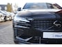Volvo V60 T6 Recharge AWD R-Design | Panoramadak | Trekhaak | Stoelverwarming | BLIS | Pilot Assist | Harman / Kardon | Glossy Black