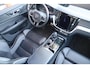 Volvo V60 T6 Recharge AWD R-Design | Panoramadak | Trekhaak | Stoelverwarming | BLIS | Pilot Assist | Harman / Kardon | Glossy Black