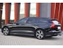Volvo V60 T6 Recharge AWD R-Design | Panoramadak | Trekhaak | Stoelverwarming | BLIS | Pilot Assist | Harman / Kardon | Glossy Black