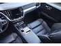 Volvo V60 T6 Recharge AWD R-Design | Panoramadak | Trekhaak | Stoelverwarming | BLIS | Pilot Assist | Harman / Kardon | Glossy Black