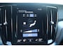 Volvo V60 T6 Recharge AWD R-Design | Panoramadak | Trekhaak | Stoelverwarming | BLIS | Pilot Assist | Harman / Kardon | Glossy Black