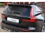 Volvo V60 T6 Recharge AWD R-Design | Panoramadak | Trekhaak | Stoelverwarming | BLIS | Pilot Assist | Harman / Kardon | Glossy Black