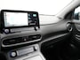 Hyundai Kona Electric EV Premium 64 kWh | Vaste trekhaak | Navigatie | Lederen bekleding | Electr.voorstoelen | Apple Carplay | Parkeersensoren voor en achter |