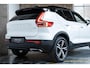 Volvo XC40 T4 Automaat R-Design | Panoramadak | Semi Electrische Wegklapbare trekhaak | Adaptive Cruise Control | BLIS | Comfortstoelen | Parkeercamera | Parkeersensoren voor + achter | Parkeerverwarming | Keyles Entree